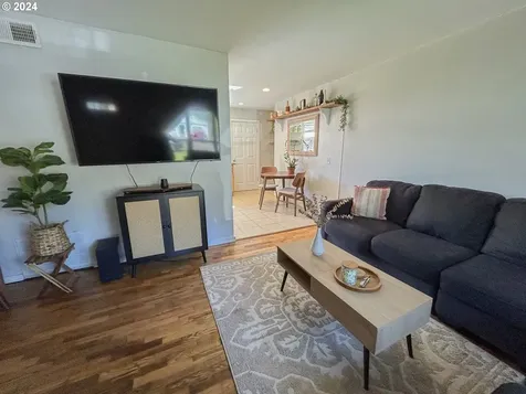 1745 Cottonwood Avenue Coos Bay OR 97420
