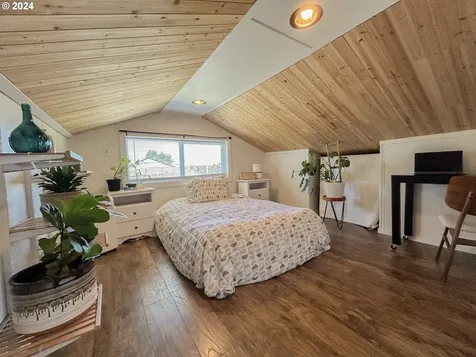 1745 Cottonwood Avenue Coos Bay OR 97420