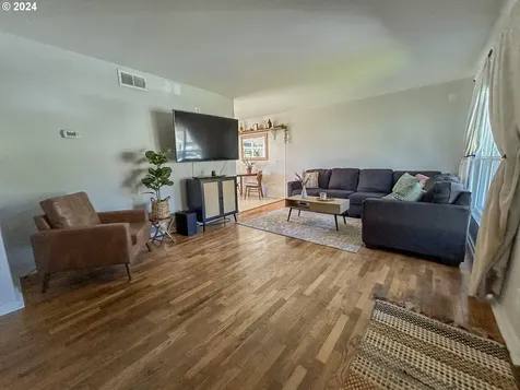 1745 Cottonwood Avenue Coos Bay OR 97420