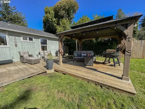 1745 Cottonwood Avenue Coos Bay OR 97420