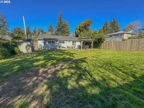 1745 Cottonwood Avenue Coos Bay OR 97420