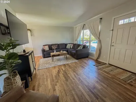 1745 Cottonwood Avenue Coos Bay OR 97420