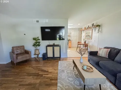1745 Cottonwood Avenue Coos Bay OR 97420
