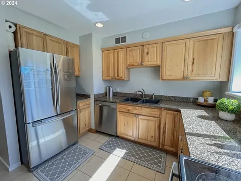 1745 Cottonwood Avenue Coos Bay OR 97420