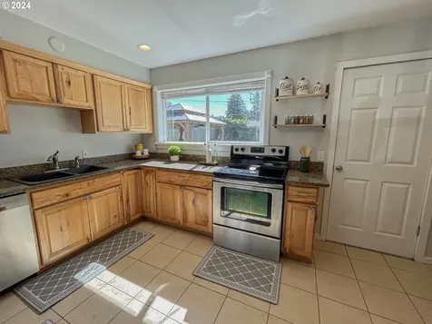 1745 Cottonwood Avenue Coos Bay OR 97420