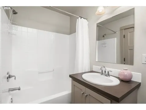 6019 Graystone Loop Springfield OR 97478
