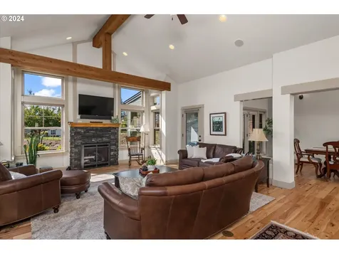 6019 Graystone Loop Springfield OR 97478
