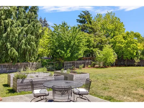 1827 Sherman Avenue Hood River OR 97031