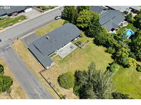 1827 Sherman Avenue Hood River OR 97031