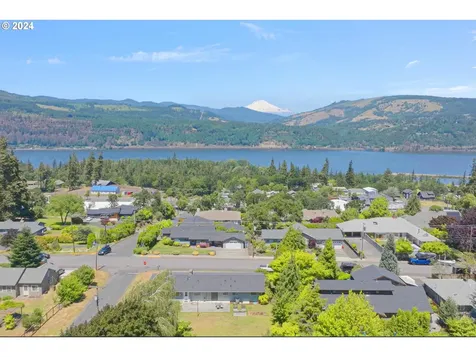 1827 Sherman Avenue Hood River OR 97031
