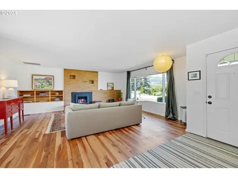 1827 Sherman Avenue Hood River OR 97031