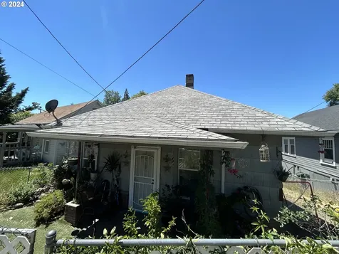 1524 SE Main Street Roseburg OR 97470