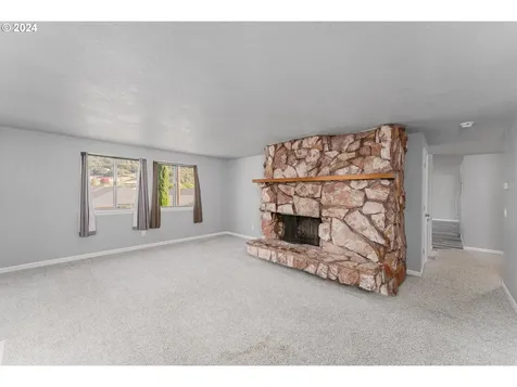 1783 NW Valley View Drive Roseburg OR 97471