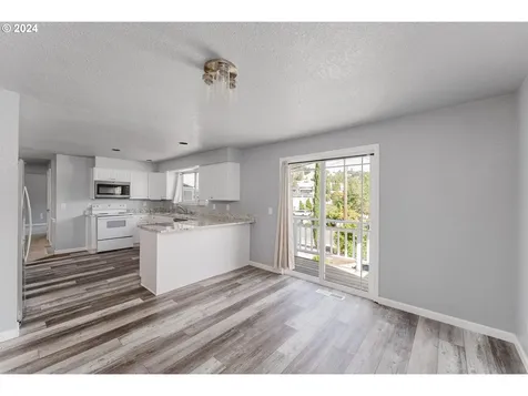 1783 NW Valley View Drive Roseburg OR 97471