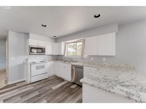 1783 NW Valley View Drive Roseburg OR 97471