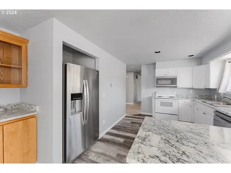 1783 NW Valley View Drive Roseburg OR 97471