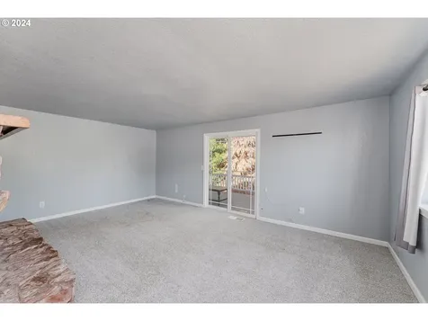 1783 NW Valley View Drive Roseburg OR 97471