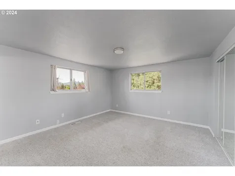 1783 NW Valley View Drive Roseburg OR 97471
