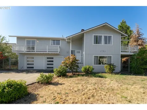 1783 NW Valley View Drive Roseburg OR 97471
