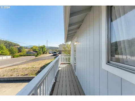 1783 NW Valley View Drive Roseburg OR 97471