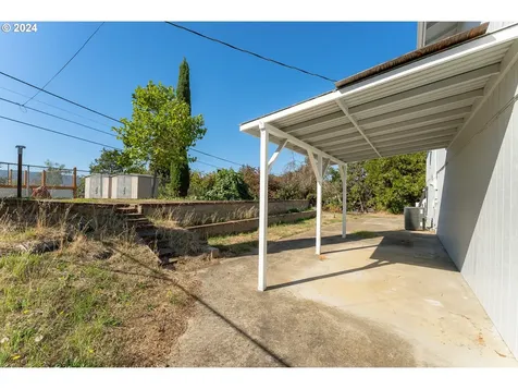 1783 NW Valley View Drive Roseburg OR 97471