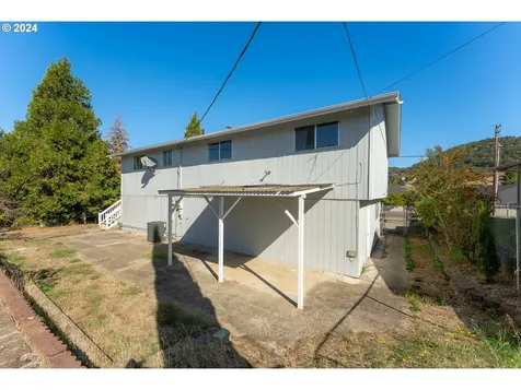 1783 NW Valley View Drive Roseburg OR 97471