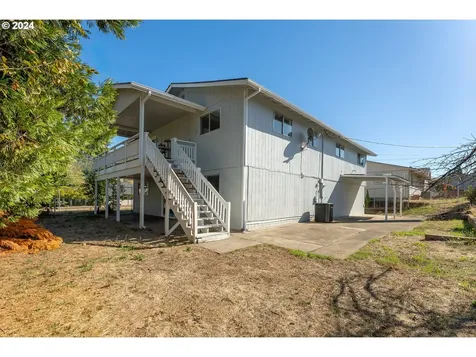 1783 NW Valley View Drive Roseburg OR 97471