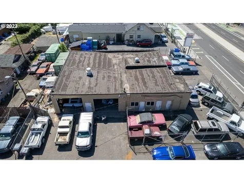 8658 Se Division Street Portland OR 97266
