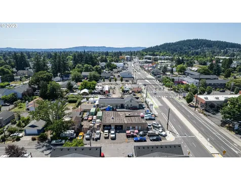8658 Se Division Street Portland OR 97266