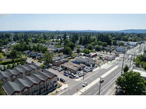 8658 Se Division Street Portland OR 97266
