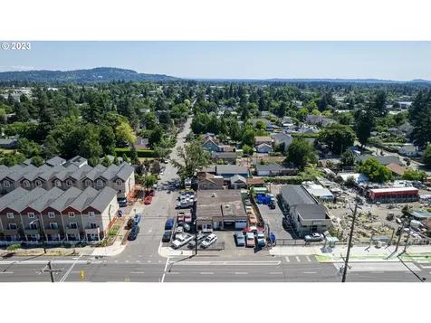 8658 Se Division Street Portland OR 97266