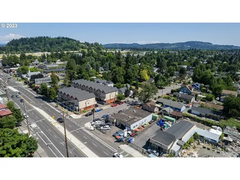 8658 Se Division Street Portland OR 97266