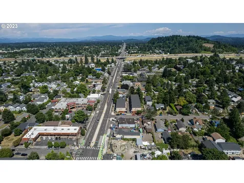 8658 Se Division Street Portland OR 97266