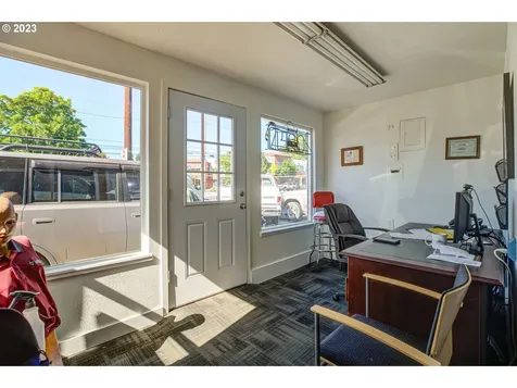 8658 Se Division Street Portland OR 97266