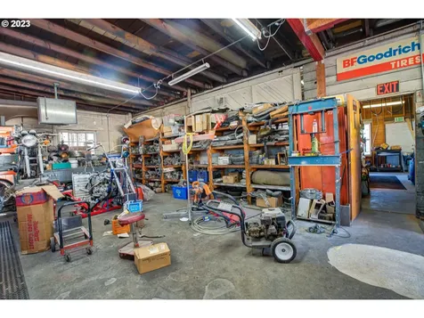 8658 Se Division Street Portland OR 97266