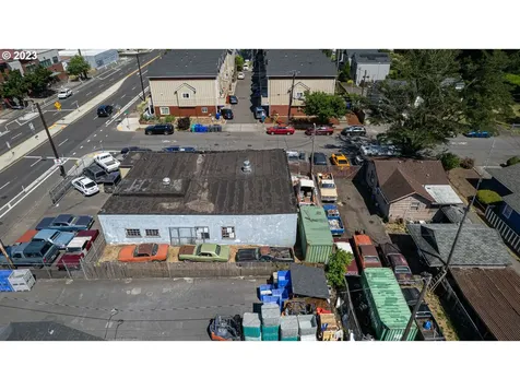 8658 Se Division Street Portland OR 97266