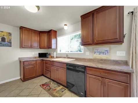 1730 S 4th Street Cottage Grove OR 97424