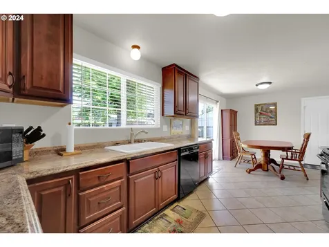1730 S 4th Street Cottage Grove OR 97424