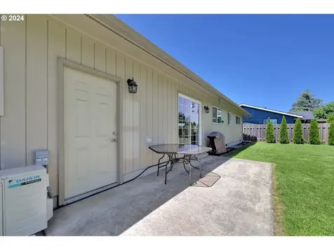 1730 S 4th Street Cottage Grove OR 97424