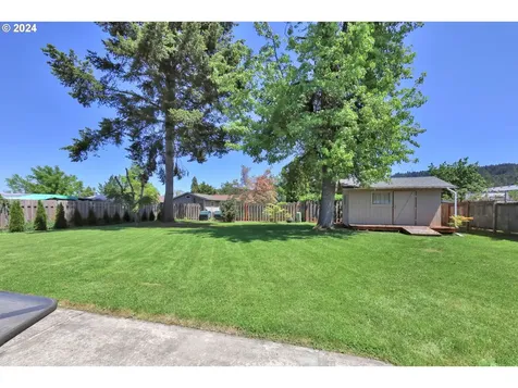 1730 S 4th Street Cottage Grove OR 97424