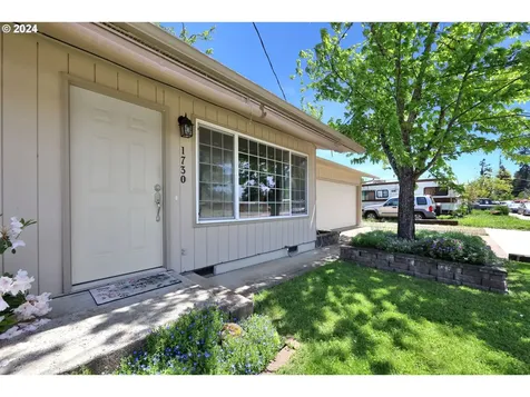 1730 S 4th Street Cottage Grove OR 97424