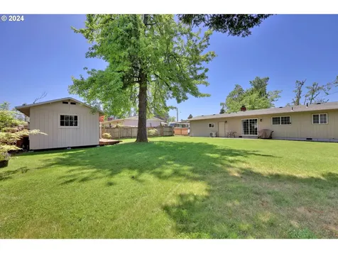 1730 S 4th Street Cottage Grove OR 97424