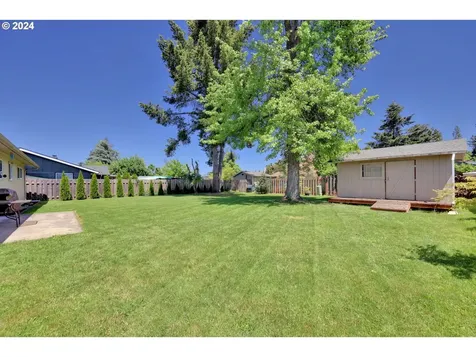 1730 S 4th Street Cottage Grove OR 97424