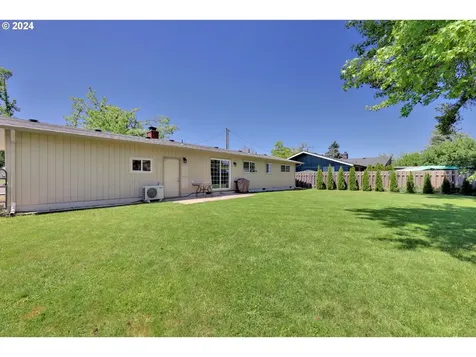 1730 S 4th Street Cottage Grove OR 97424