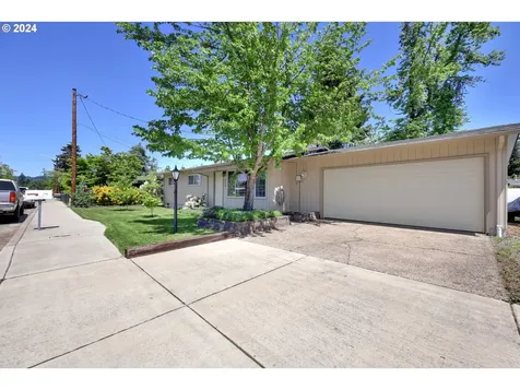 1730 S 4th Street Cottage Grove OR 97424