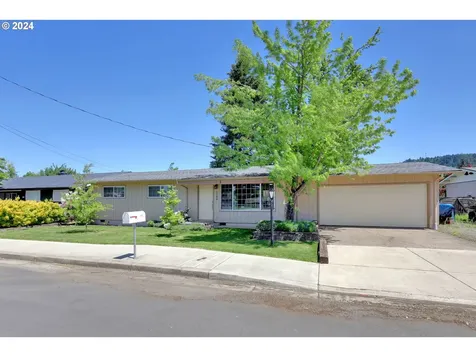 1730 S 4th Street Cottage Grove OR 97424