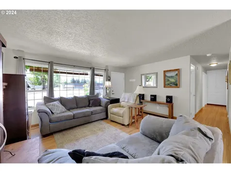 1730 S 4th Street Cottage Grove OR 97424