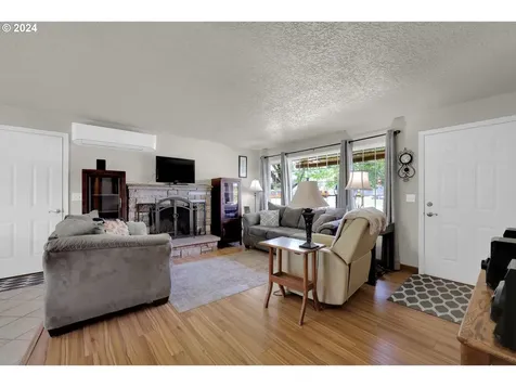 1730 S 4th Street Cottage Grove OR 97424