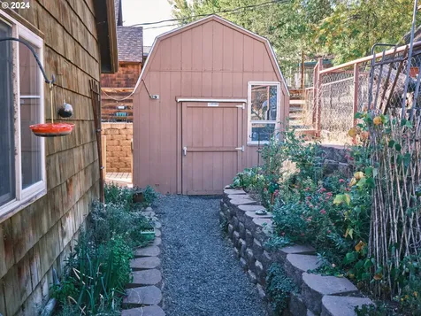 511 Elrod Avenue Maupin OR 97037