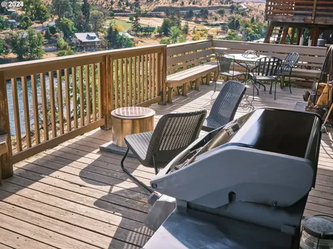 511 Elrod Avenue Maupin OR 97037